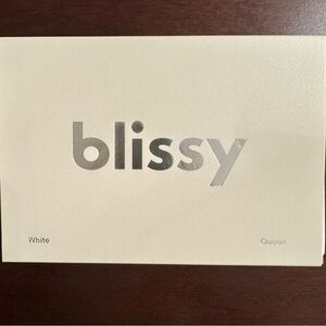 Blissy White Mulberry Silk Pillowcase
Queen NWT